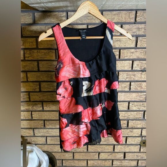 White House Black Market Tops - White House black market tank‎